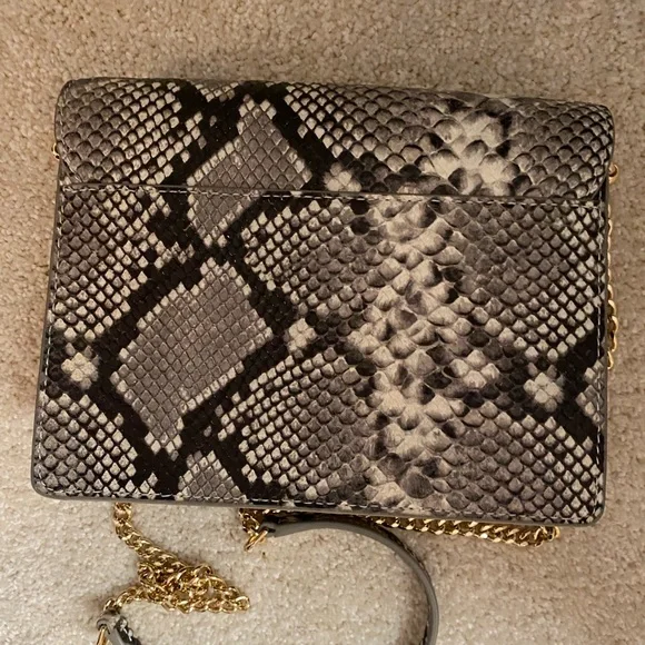 LIKE NEW Tory Burch Shoulder Bag!! - Picture 3 of 5